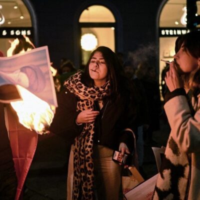 Trump incentiva protestos no Irã e alerta sobre massacre em manifestações
