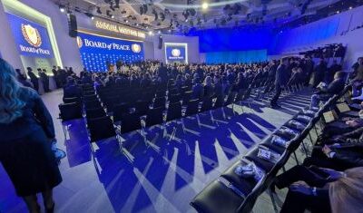 Trump lança Conselho da Paz em auditório com cadeiras vazias em Davos