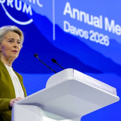 UE defende soberania da Groenlândia e critica tarifas dos EUA no Fórum Econômico