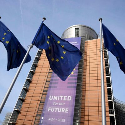 UE deve suspender acordo comercial com EUA após ameaças de Trump sobre Groenlândia