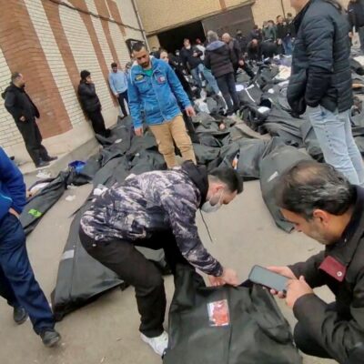 Vídeo mostra corpos enfileirados em frente a necrotério no Irã após repressão