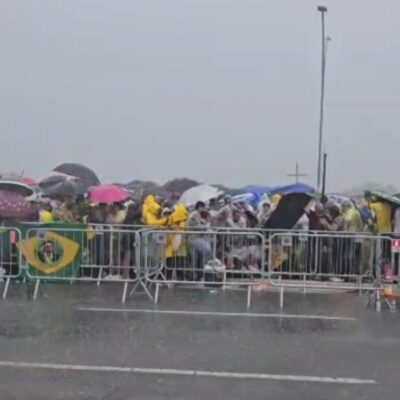 Vídeo mostra raio atingindo ato pró-Bolsonaro em Brasília