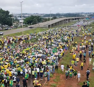 Último dia da caminhada de Nikolas reúne multidão em Brasília