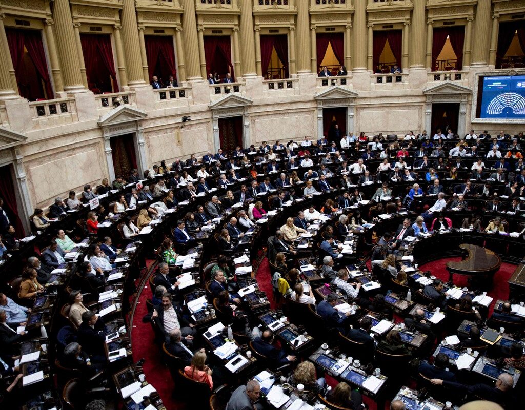 Argentina aprova projeto para reduzir idade penal de 16 para 14 anos