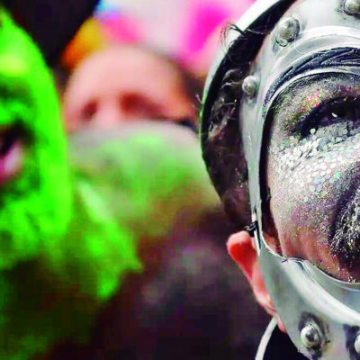 Cuidados com a pele no Carnaval: alertas e prevenção contra alergias e danos