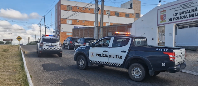 Assaltantes armados invadem depósito e roubam veículo de luxo em Currais Novos