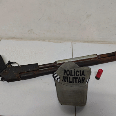 Homem é preso em flagrante com arma artesanal calibre 12 em Currais Novos