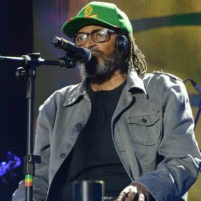 Edson Gomes critica Bolsa Família e fala sobre liberdade de voto em show na Bahia