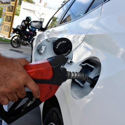 Gasolina e diesel têm reajuste na refinaria Clara Camarão no RN