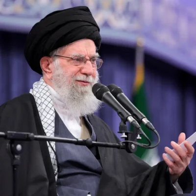Irã confirma morte do líder supremo Ali Khamenei e define sucessores provisórios