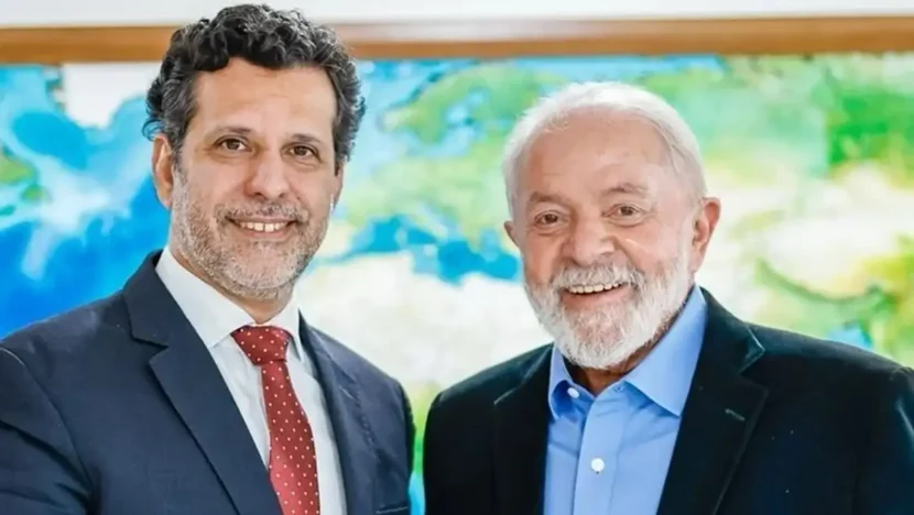 Lula anuncia Leonardo Barchini como novo ministro da Educação