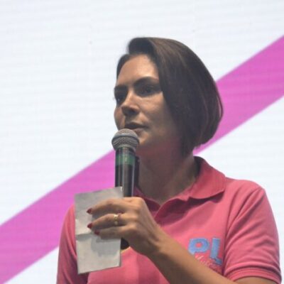 Michelle Bolsonaro nega envio de vídeo de Eduardo a Jair Bolsonaro