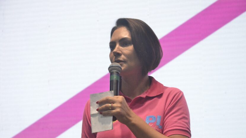 Michelle Bolsonaro nega envio de vídeo de Eduardo a Jair Bolsonaro