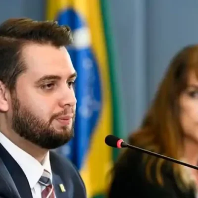 Moraes determina retorno de ex-assessor de Bolsonaro à prisão no Paraná