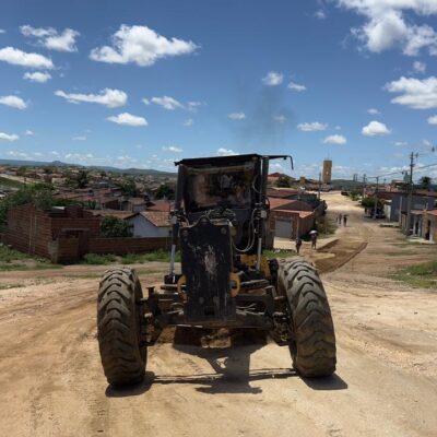 Prefeitura de Currais Novos inicia pavimentação da Rua Riacho das Ovelhas no bairro Dr. José Bezerra