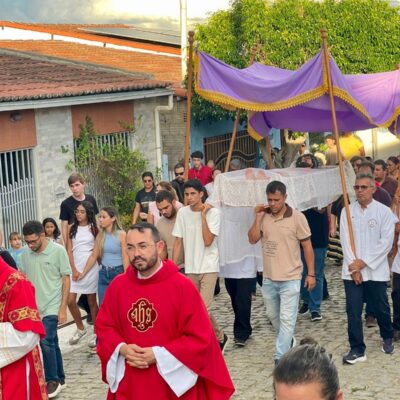 Procissão e celebração da paixão e morte de Cristo marcam Sexta-feira Santa na Paróquia de São Francisco em Currais Novos