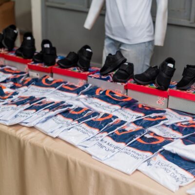 PREFEITURA DE CURRAIS NOVOS INICIA ENTREGA DE FARDAMENTO ESCOLAR PARA ALUNOS DA REDE MUNICIPAL DE ENSINO