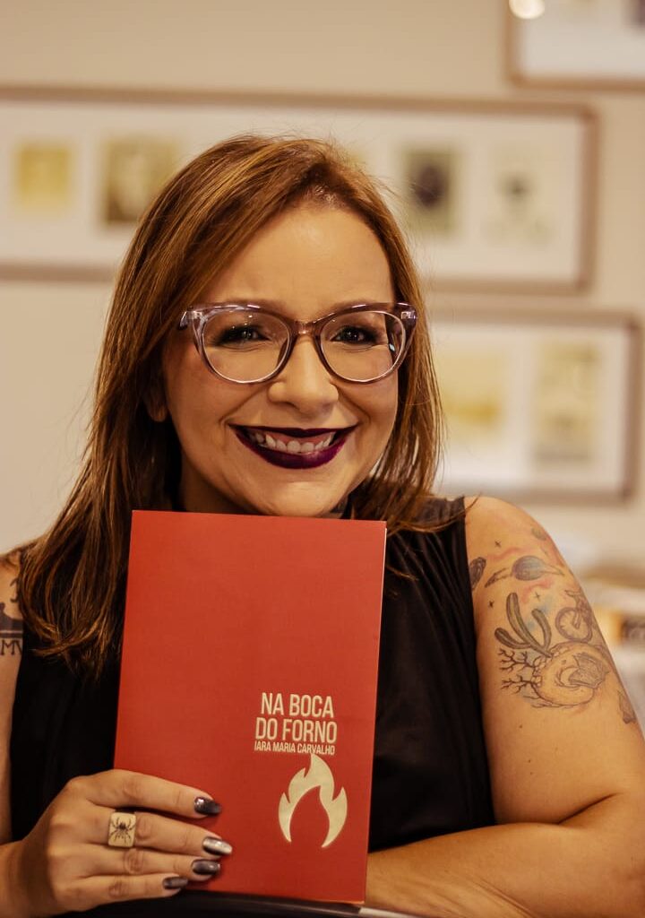 Escritora potiguar Iara Maria Carvalho reflete sobre violência contra mulher em seu quarto livro