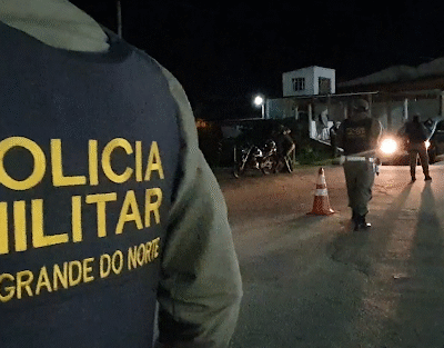 Mulher é presa em flagrante suspeita de matar o marido a facadas em Currais Novos