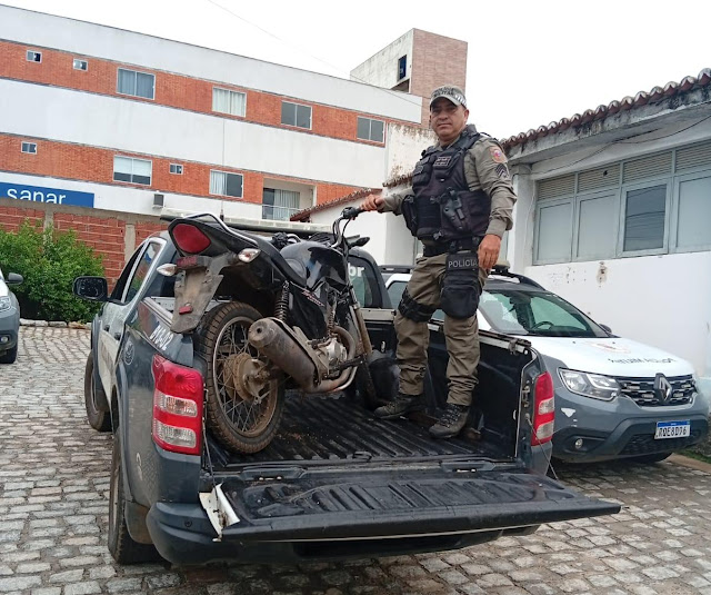 Moto furtada durante a noite é recuperada pela Polícia Militar em Currais Novos
