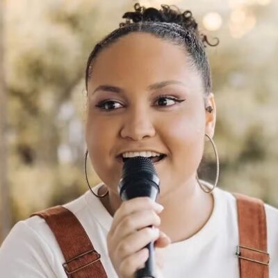 Cantora gospel morre após acidente em parque de diversões em Minas Gerais