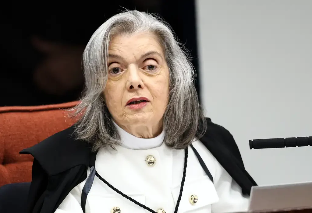 Cármen Lúcia vota pela condenação de Eduardo Bolsonaro por difamação