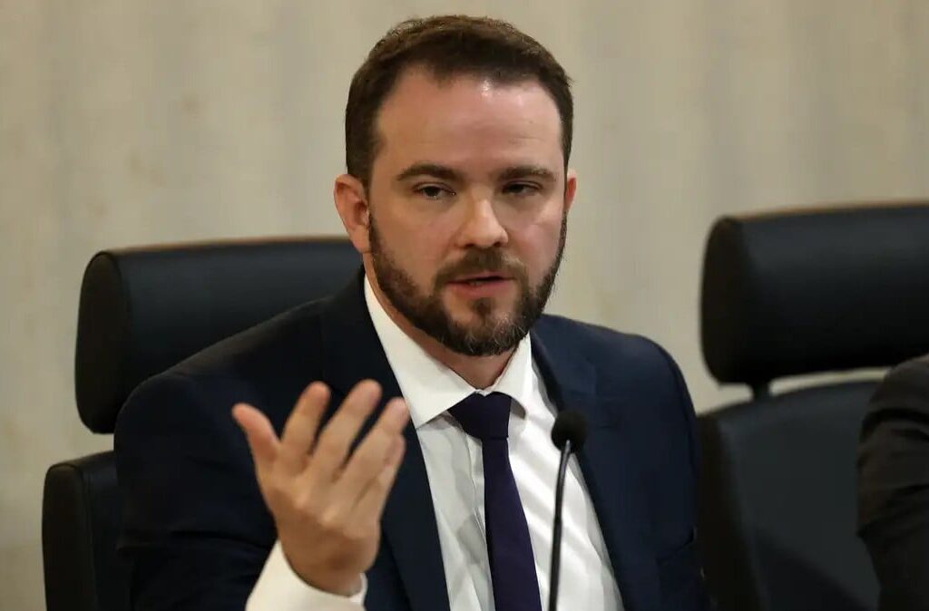 Governo propõe usar receita do petróleo para reduzir tributos sobre combustíveis