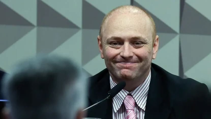 Ministro homologa redução de pena de hacker após aprovação no Enem