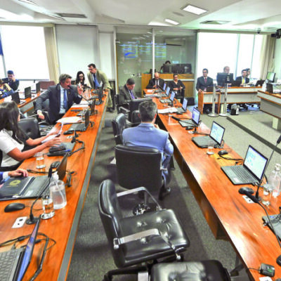 Senado aprova PEC que protege veículos de comunicação de calúnia