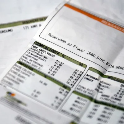 Cosern é condenada a indenizar moradora por erro em medidor e corte de energia