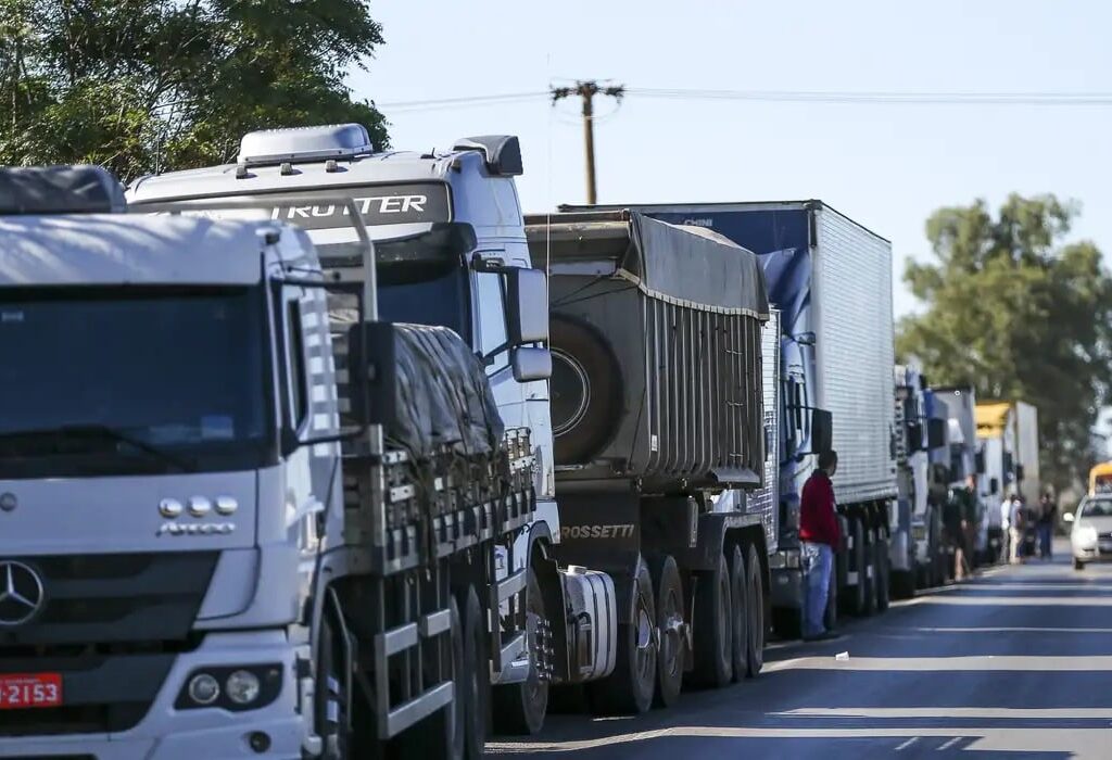 Greve dos caminhoneiros no RN segue após impasse em audiência no TRT