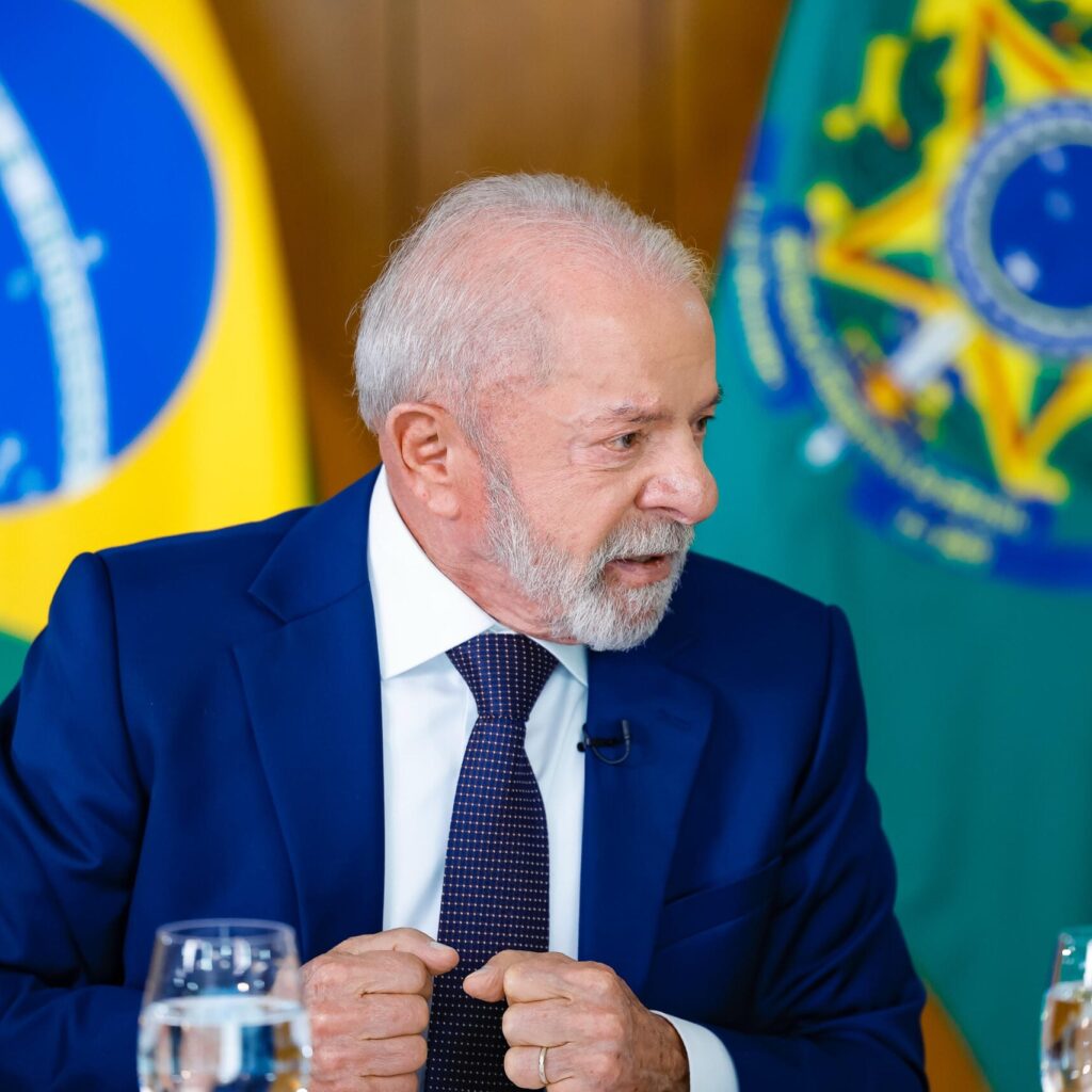 Lula assina decretos que aumentam responsabilidade das Big Techs no Brasil