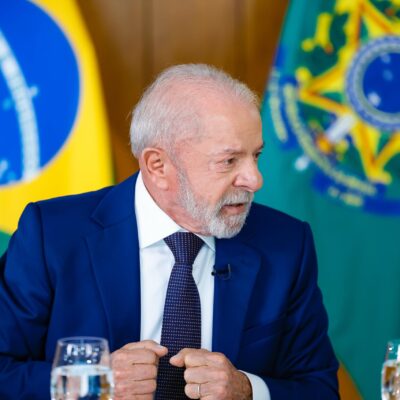 Lula assina decretos que aumentam responsabilidade das Big Techs no Brasil