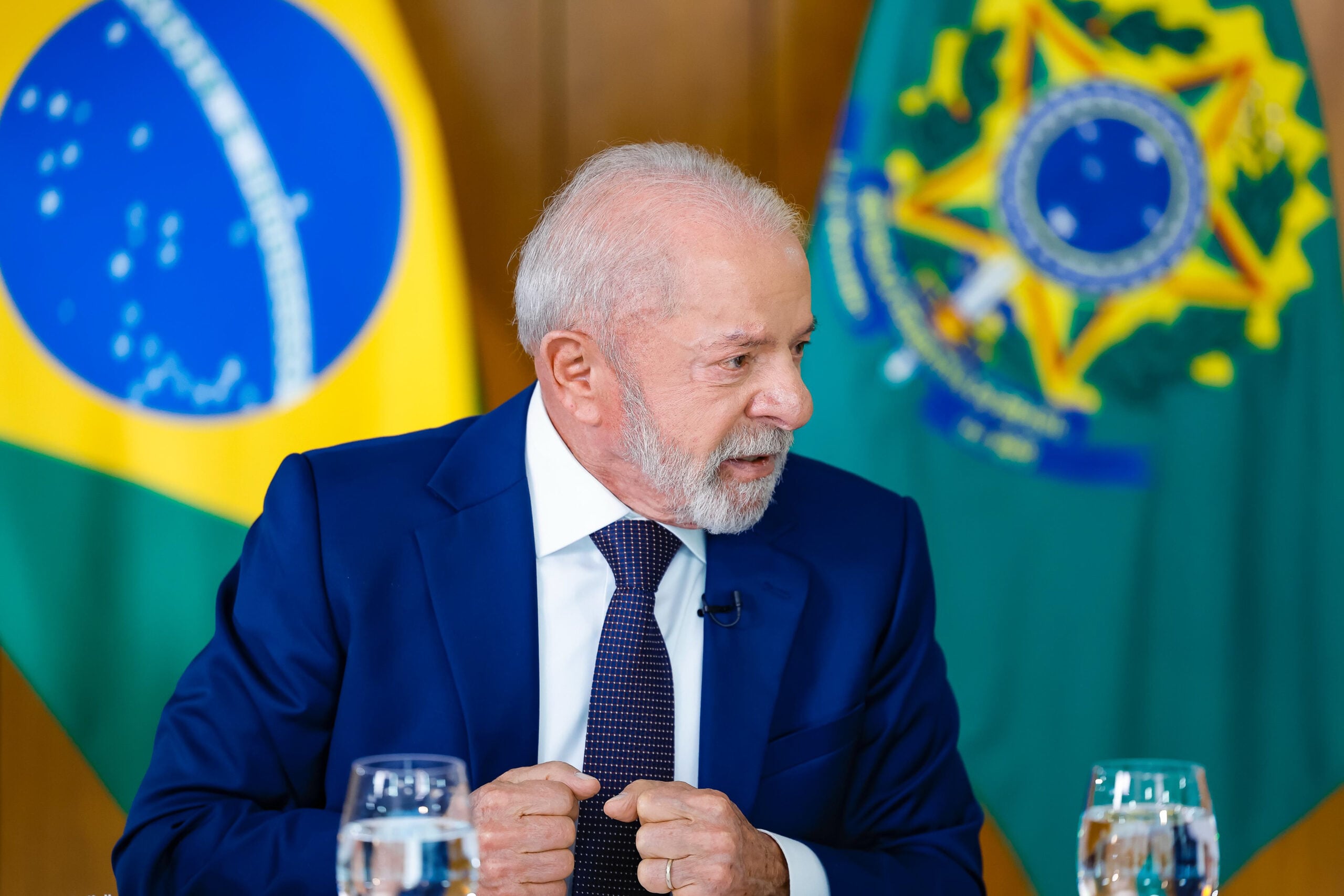 Lula assina decretos que aumentam responsabilidade das Big Techs no Brasil