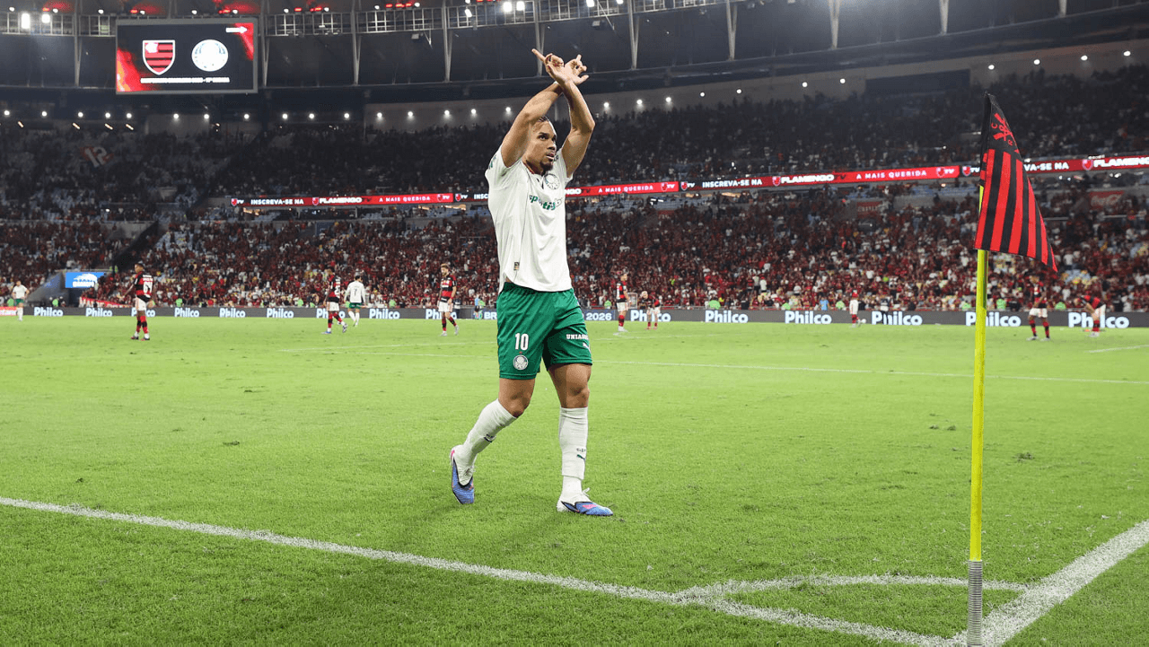 Paulinho é denunciado no STJD por comemoração polêmica contra Flamengo