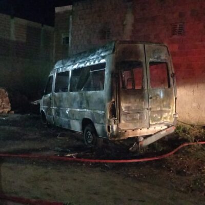  Corpo de Bombeiros controla incêndio em veículo e evita que chamas atinjam empresa às margens da RN-041