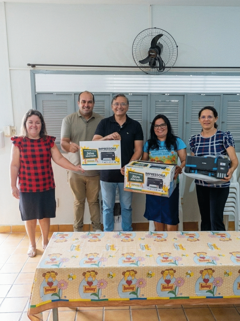 Vereadores Prof. Jaire e João Paulo Wiclif entregam mais uma impressora para uma unidade de ensino em Currais Novos
