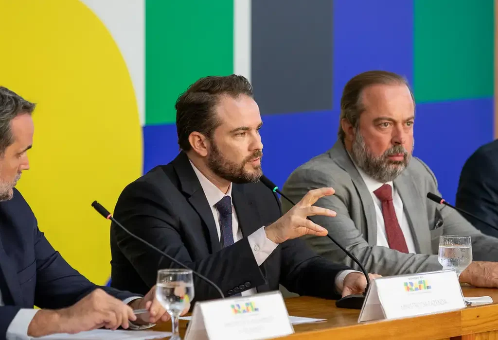 ‘Taxa das blusinhas’ permanece zerada até fim do governo, diz Durigan