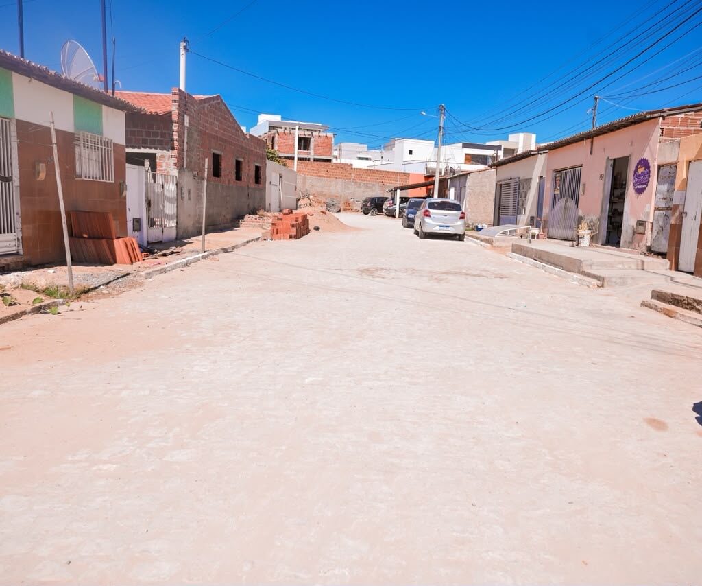 PREFEITURA DE CURRAIS NOVOS ENTREGA PAVIMENTAÇÃO DE CINCO RUAS