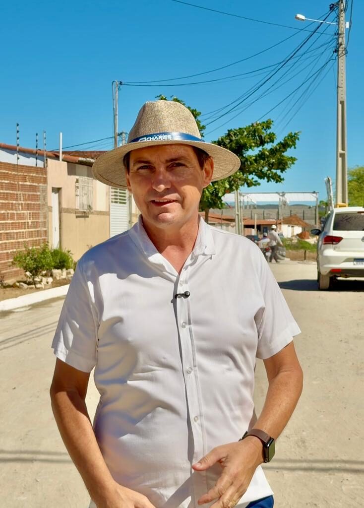 Vereador G Charles entrega cinco ruas pavimentadas conquistadas por meio de articulação com deputado federal