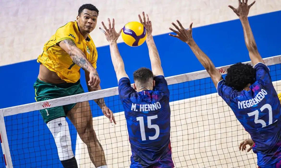 Brasil vence França e avança na Liga das Nações de Vôlei