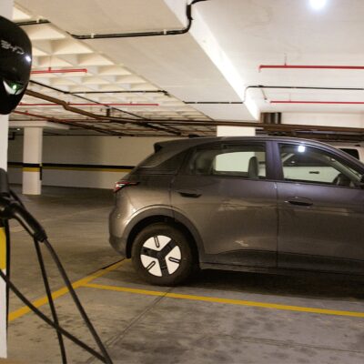 RN autoriza instalação de carregadores para carros elétricos em condomínios