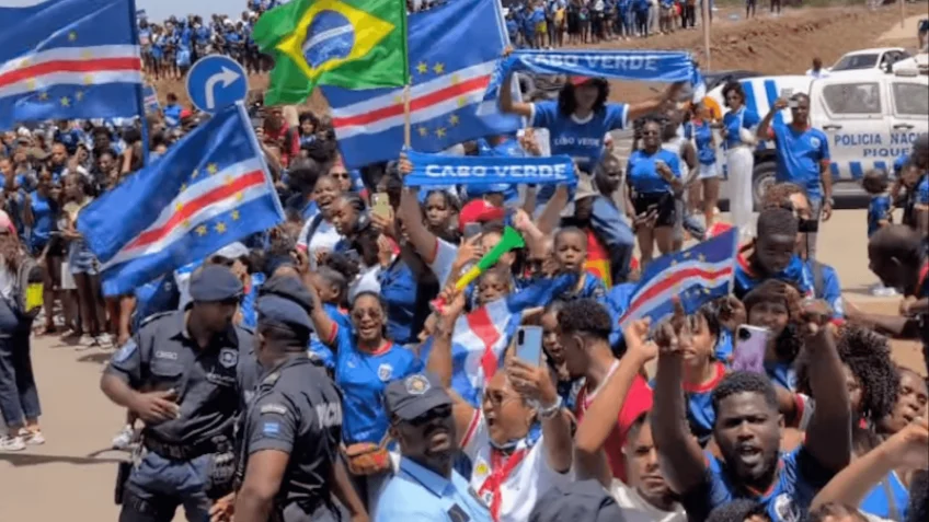 Seleção de Cabo Verde é recebida com festa após campanha histórica na Copa do Mundo