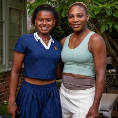 Tenista potiguar Victória Barros encontra Serena Williams após Wimbledon
