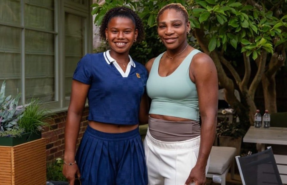 Tenista potiguar Victória Barros encontra Serena Williams após Wimbledon