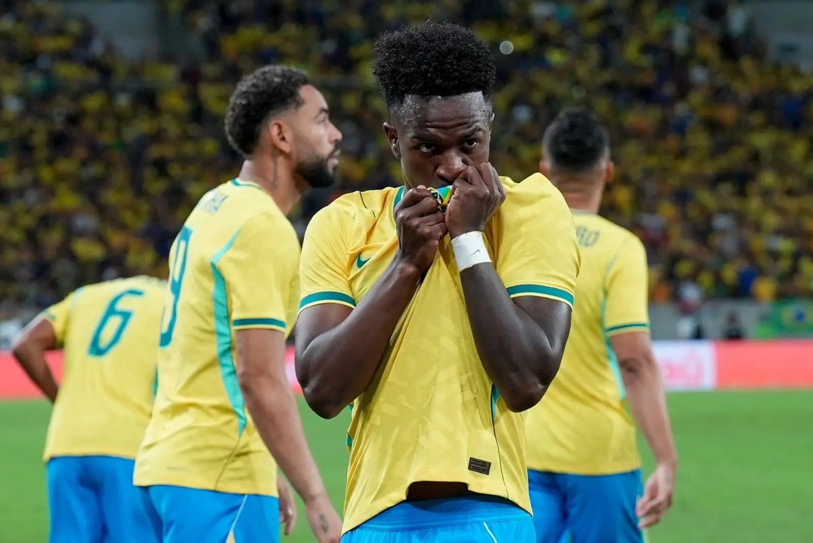 Vini Jr mantém sonho do hexa e Marquinhos comenta eliminação do Brasil na Copa