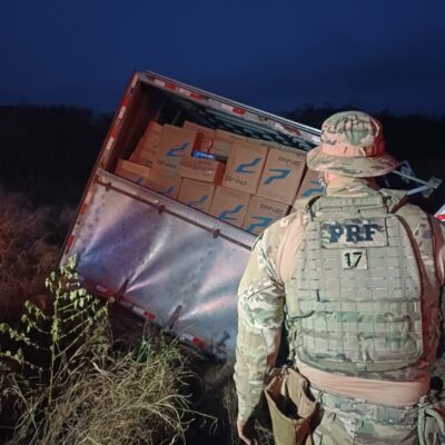 PRF apreende dois caminhões carregados com cigarros contrabandeados no interior do RN