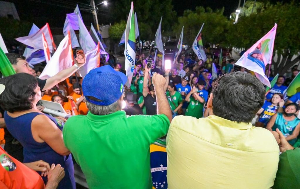 Álvaro Dias reúne multidão, faz a maior carreata da história de Caicó e percorre mais quatro municípios no Seridó neste sábado