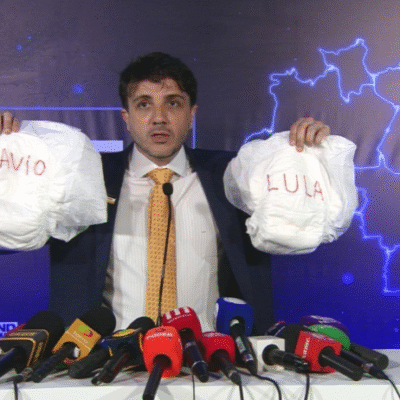 Candidatos criticam ausências de Lula e Flávio Bolsonaro em debate presidencial