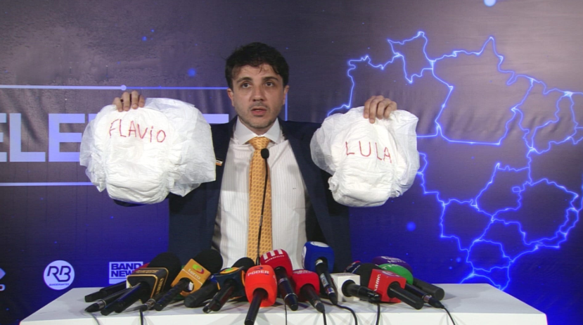 Candidatos criticam ausências de Lula e Flávio Bolsonaro em debate presidencial